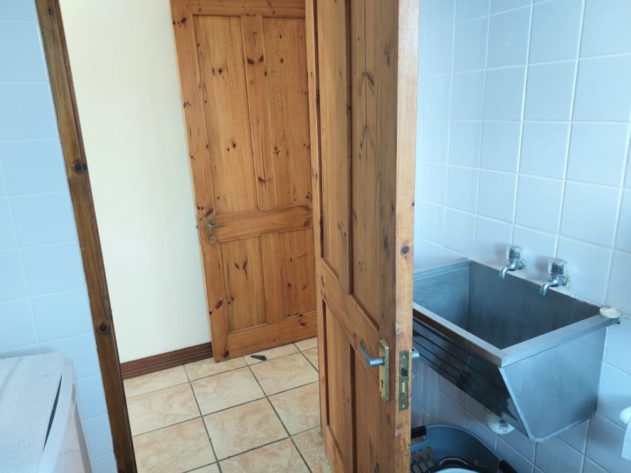 6 Bedroom Property for Sale in Cola Beach Western Cape